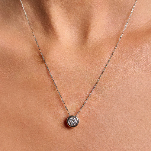 Model wearing a light point necklace in 925 sterling silver with 1 ct brilliant cut moissanite and silver contour.